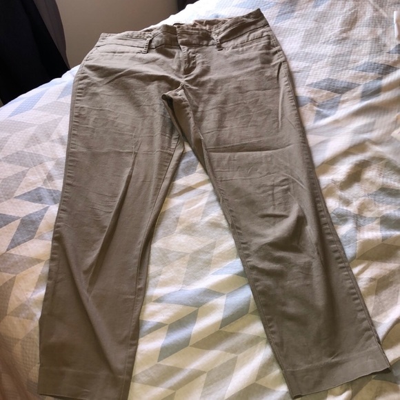 Tan capris - Picture 2 of 4